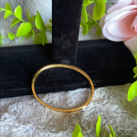 MVMT Gold Bracelet - Picture 2 of 2